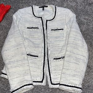 White House Black Market size MP